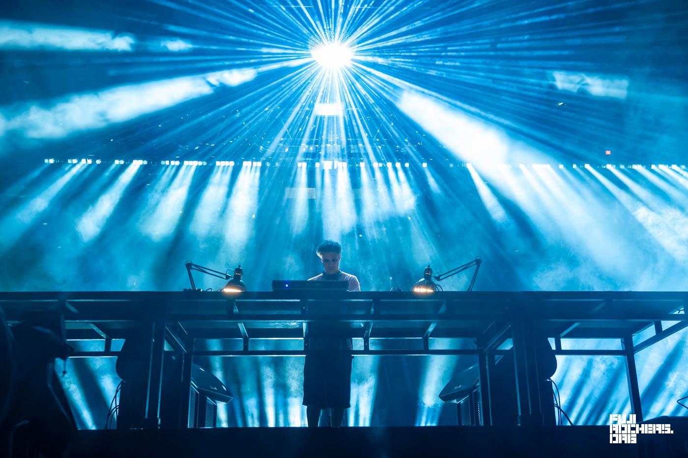 FOUR TET