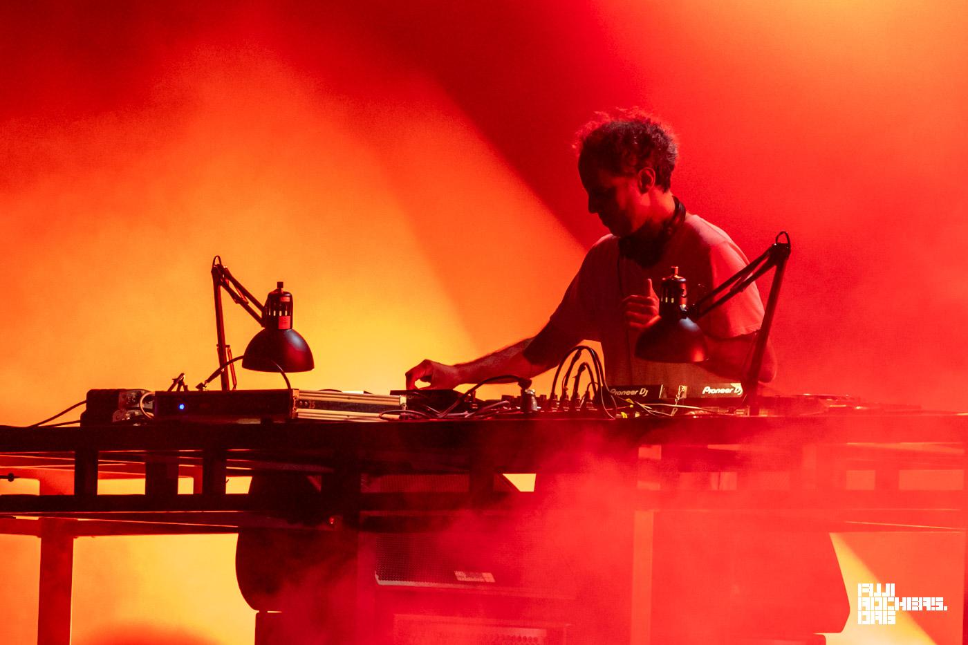 FOUR TET