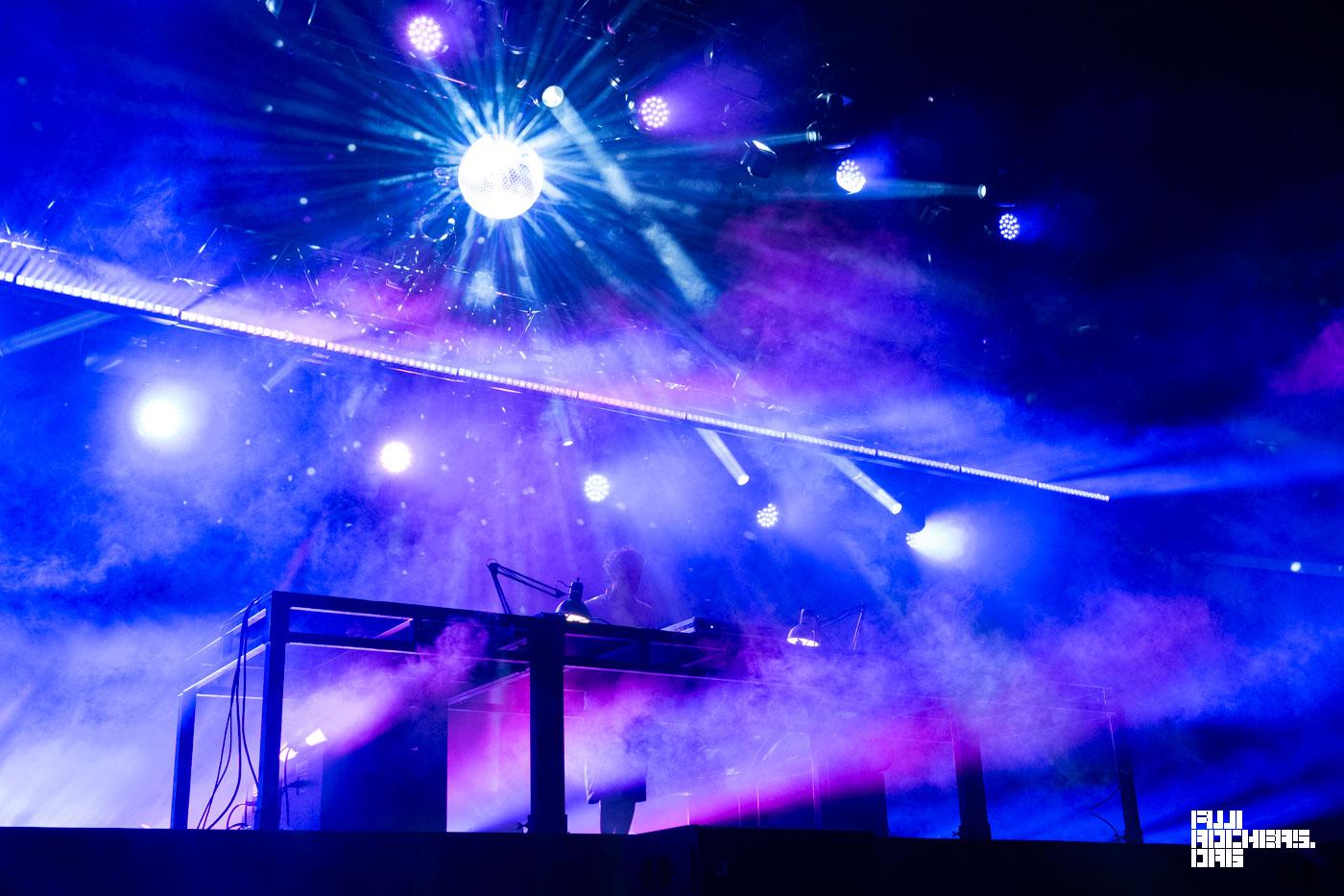 FOUR TET