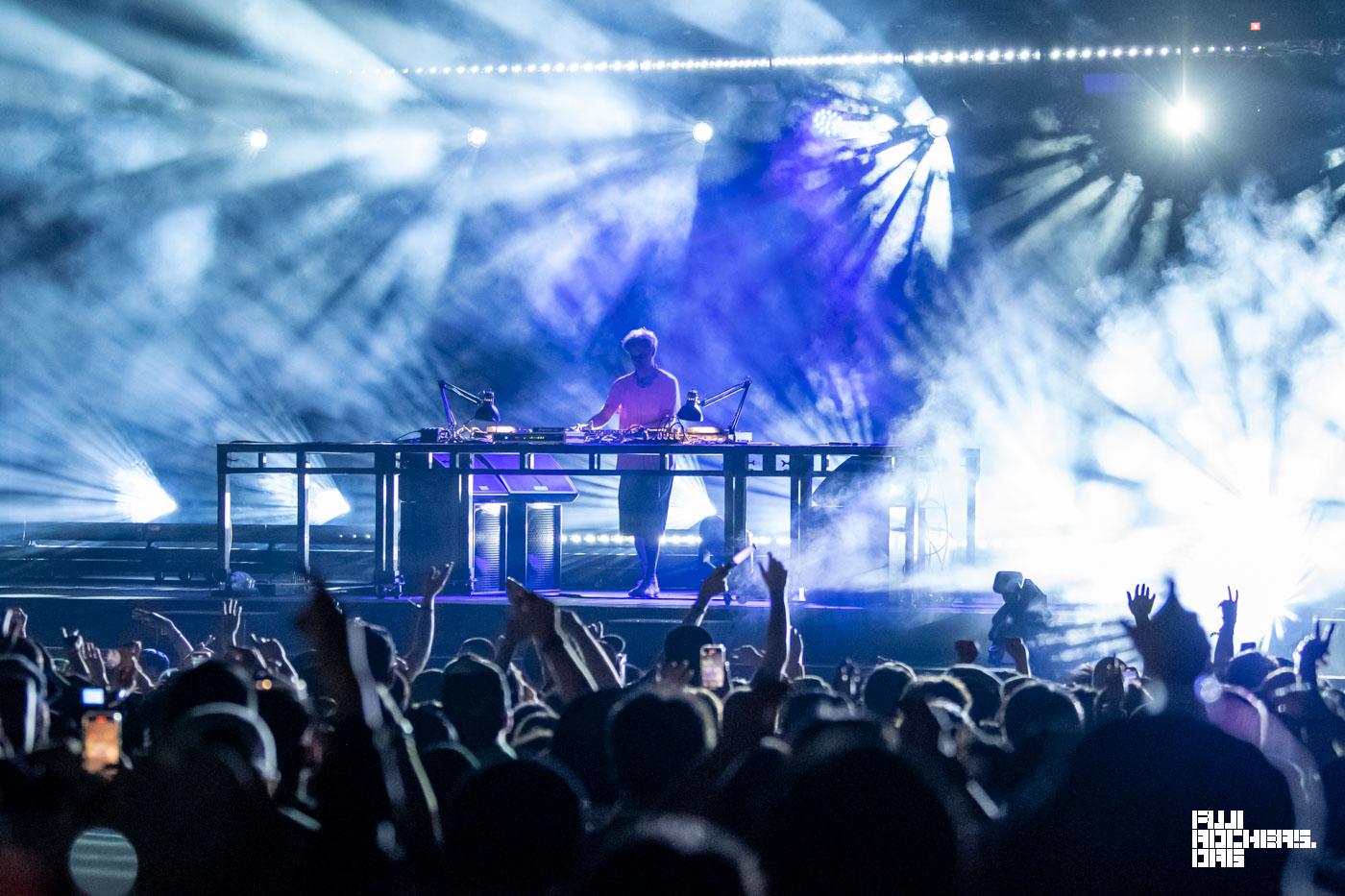FOUR TET