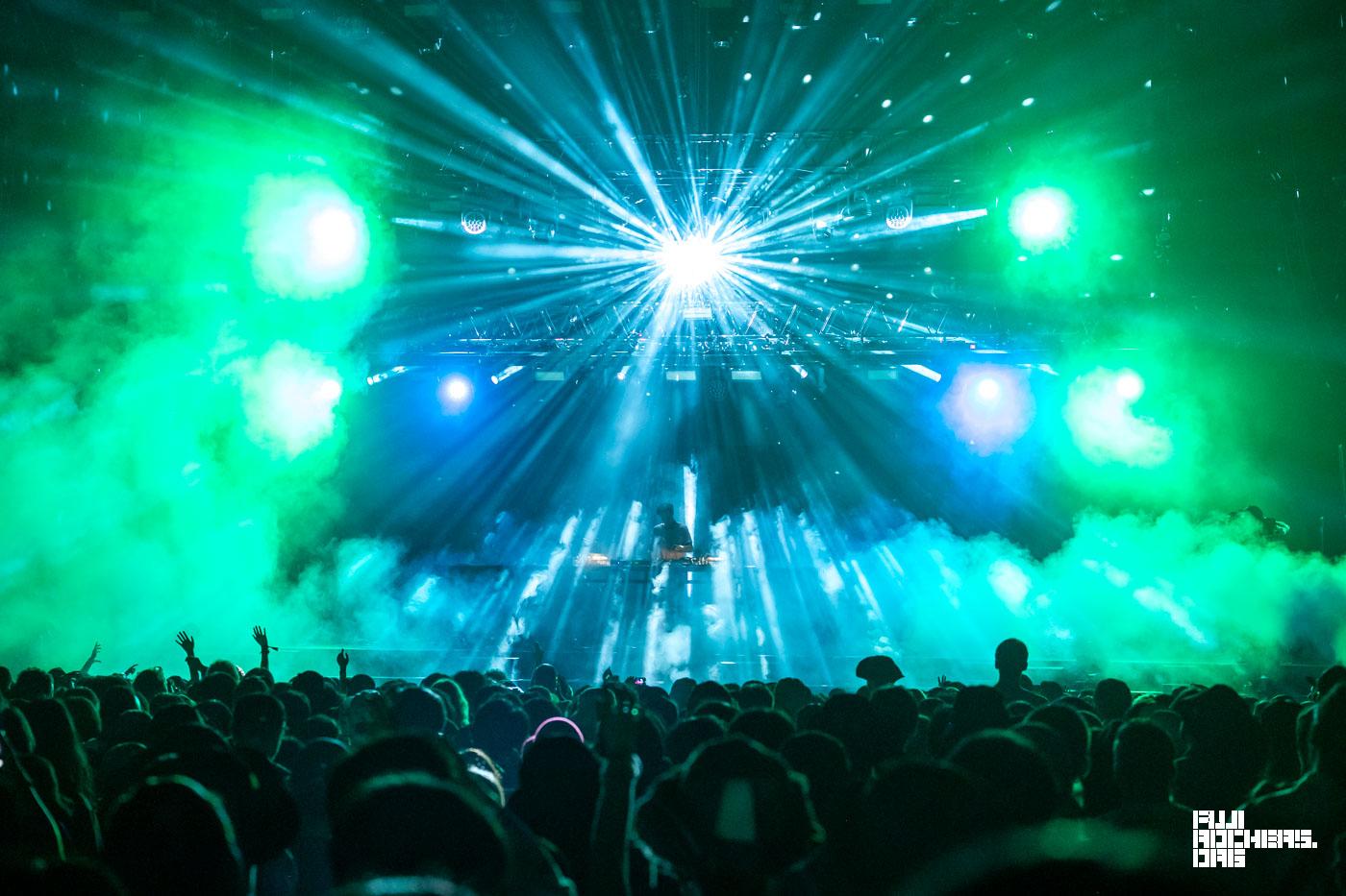 FOUR TET