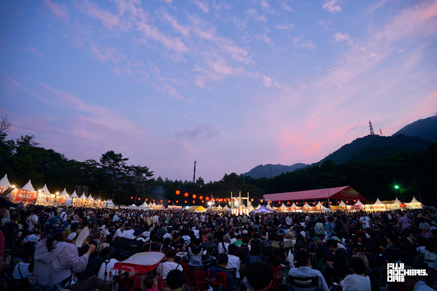 前夜祭スタート直後のオアシス