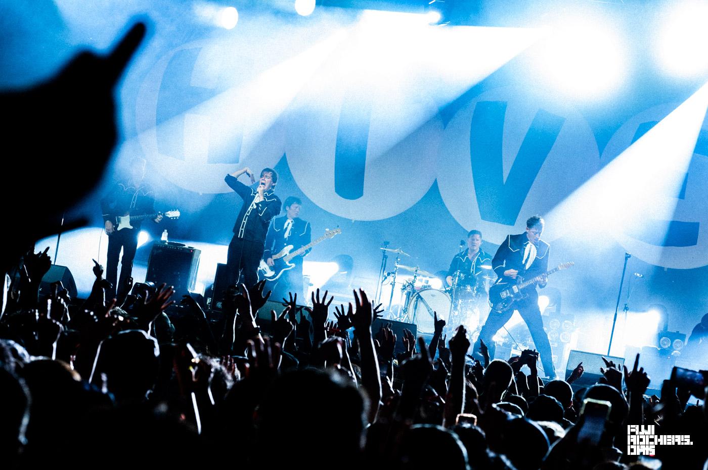 THE HIVES