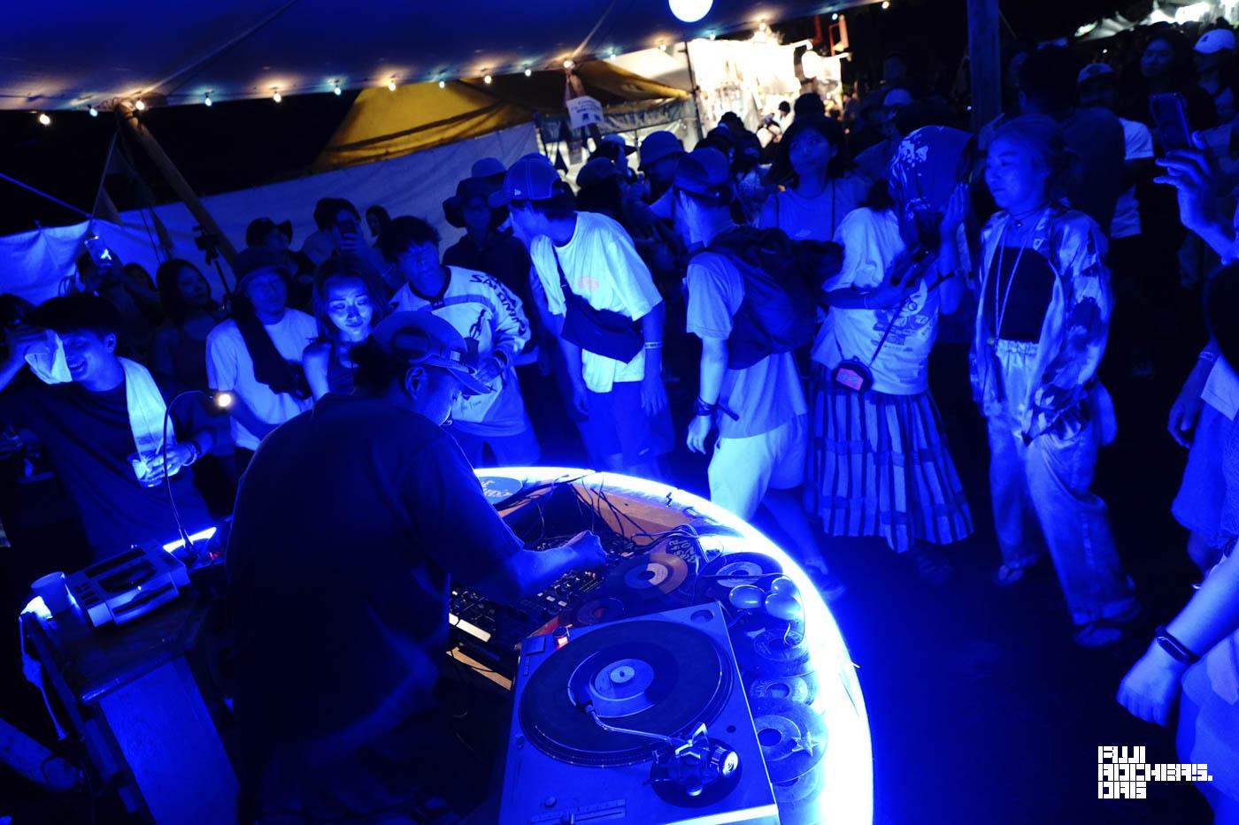 DJ TOMMY