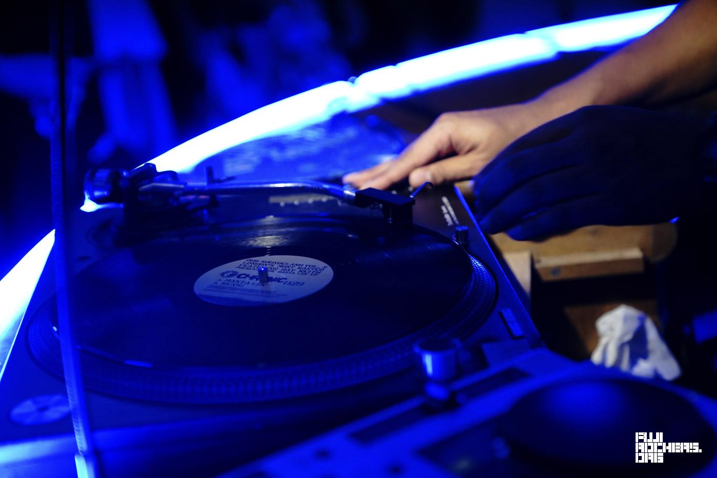 DJ TOMMY