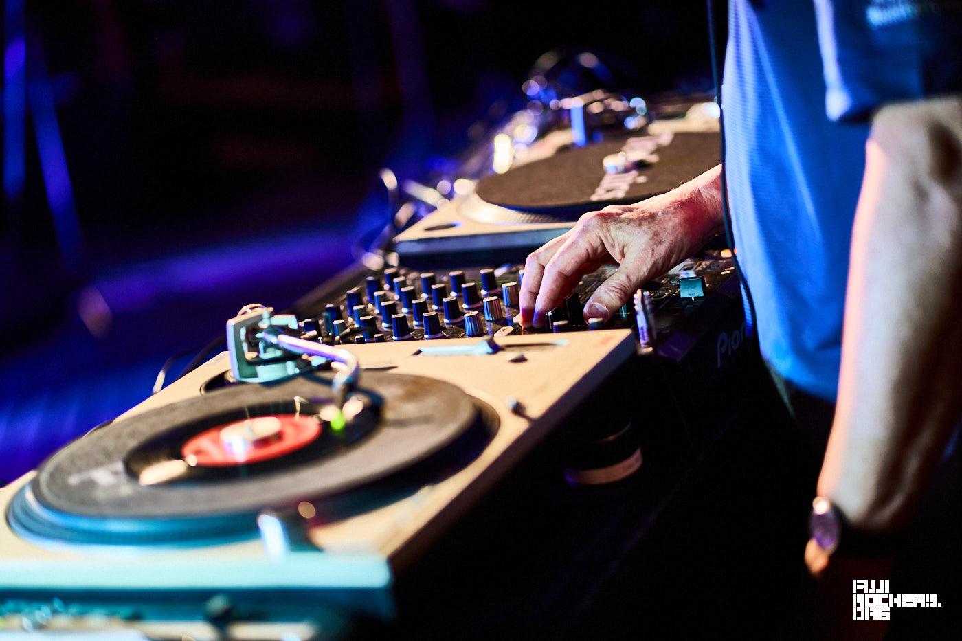 ROOTS & RHYTHM DJ HARRY DUNCAN