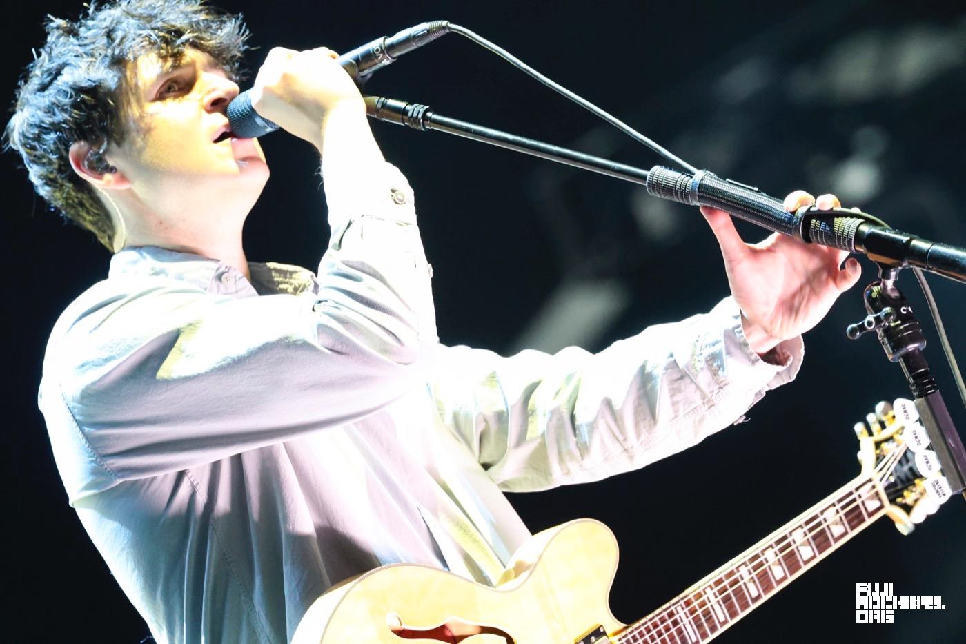 VAMPIRE WEEKEND