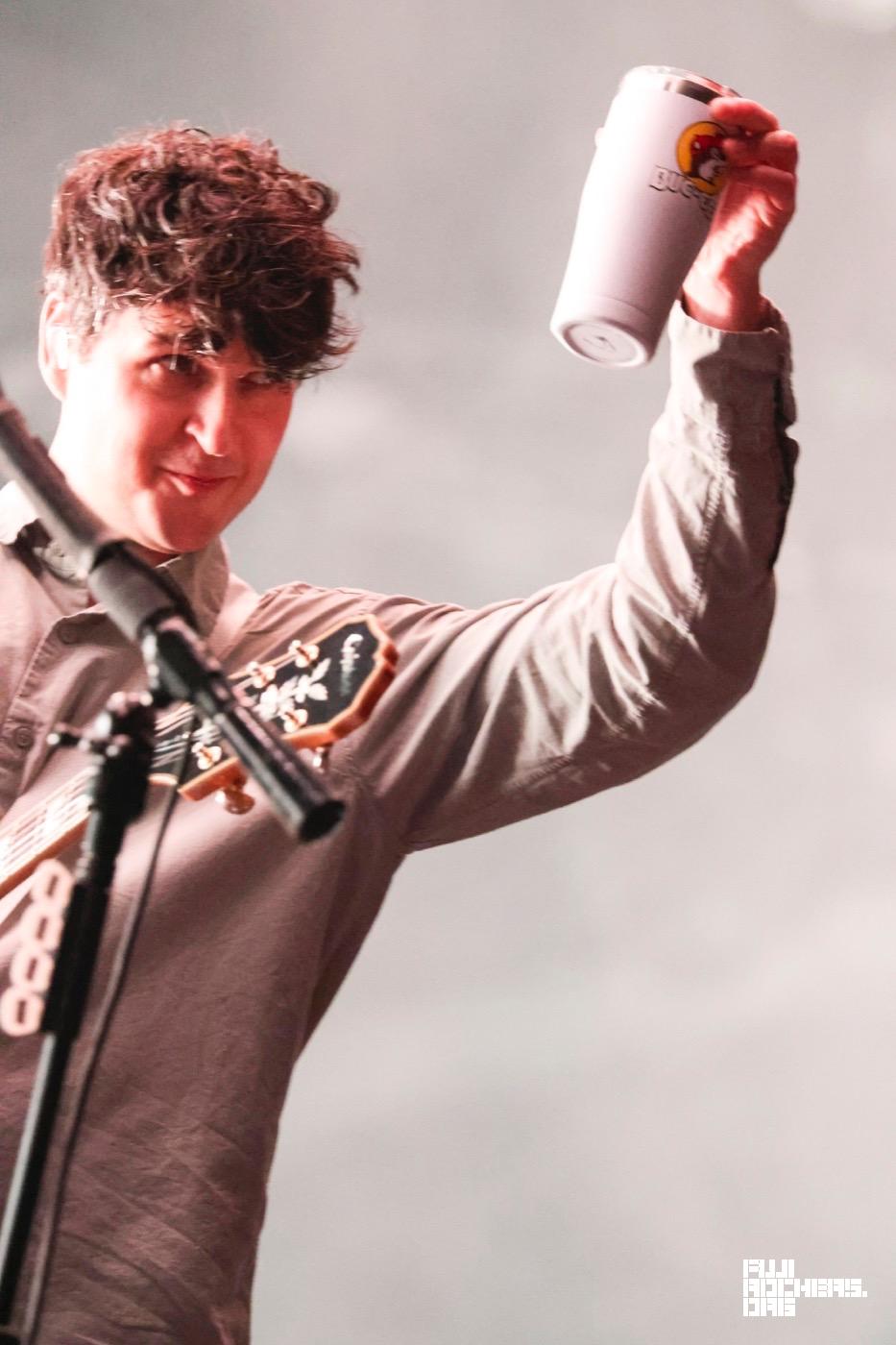 VAMPIRE WEEKEND