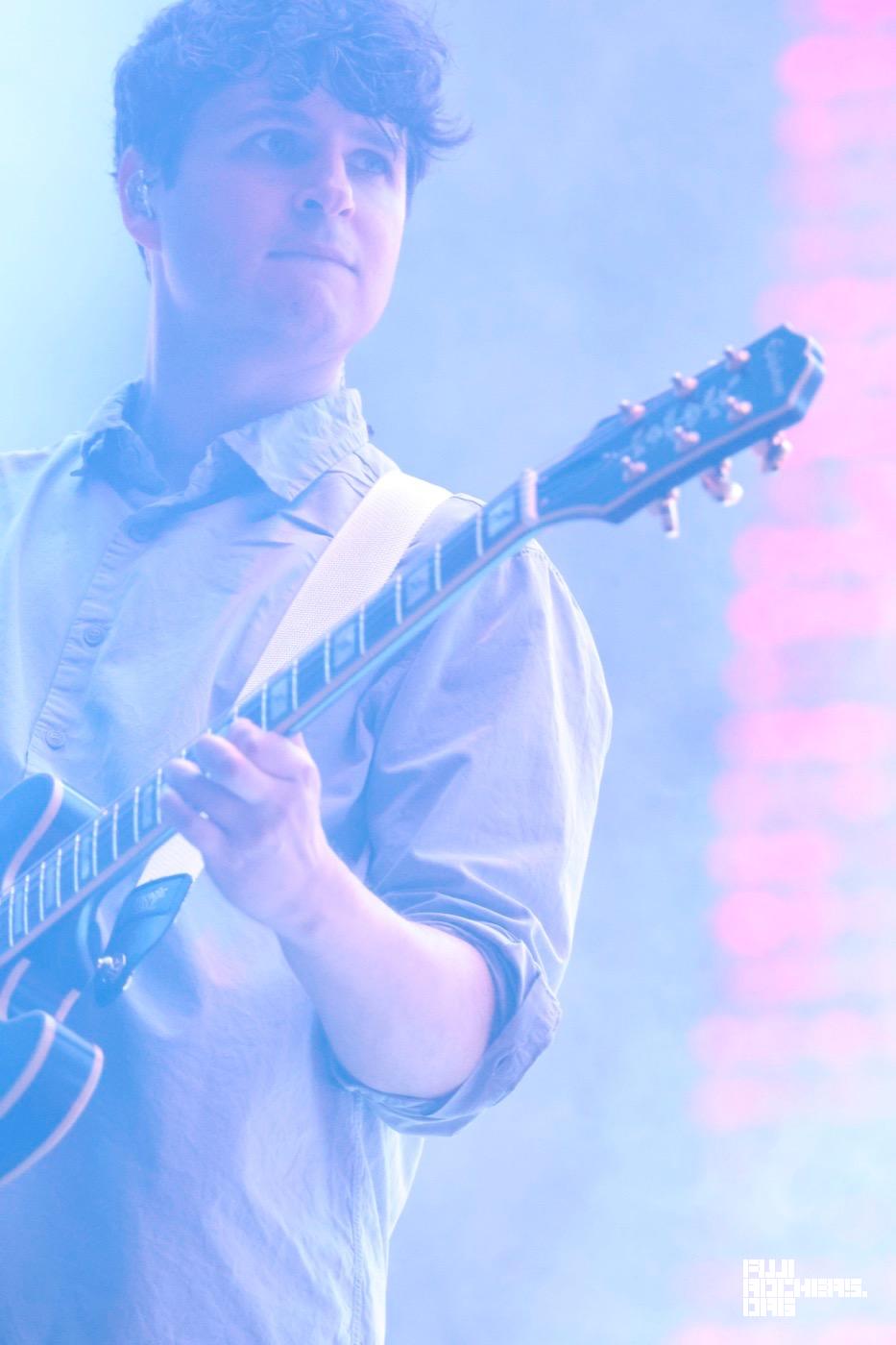VAMPIRE WEEKEND