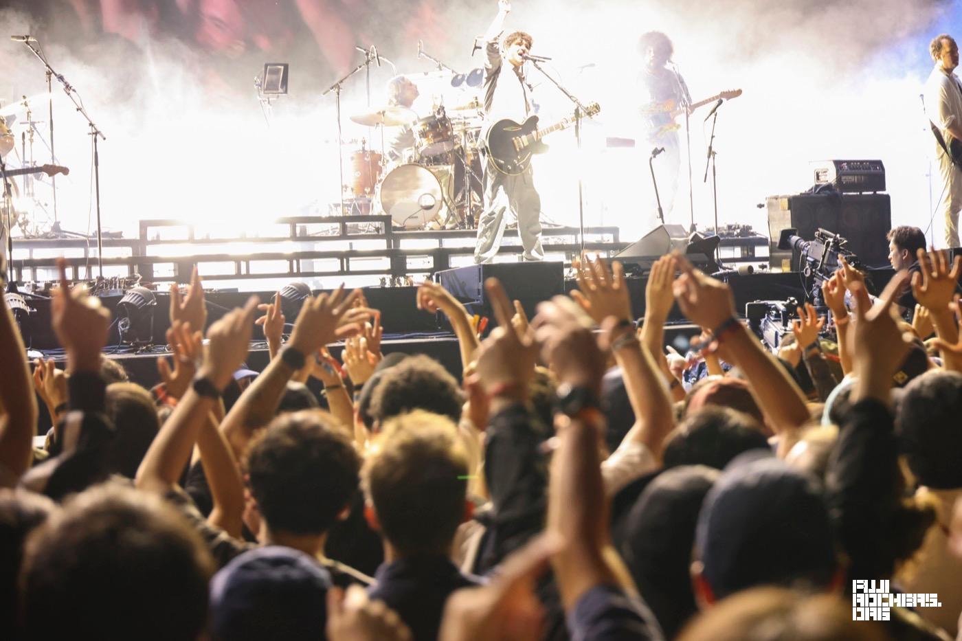 VAMPIRE WEEKEND