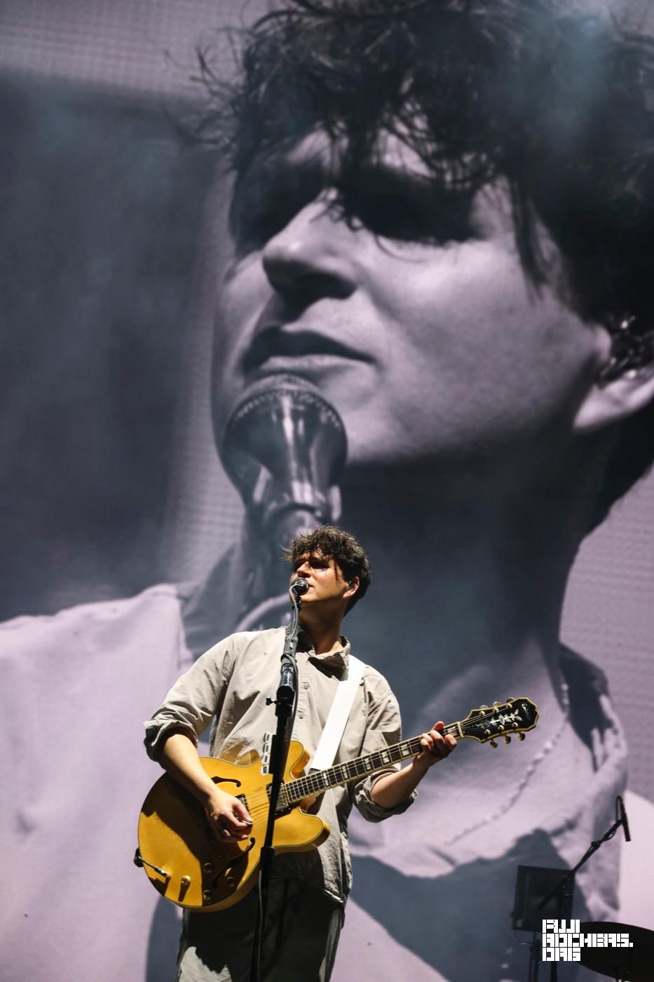 VAMPIRE WEEKEND