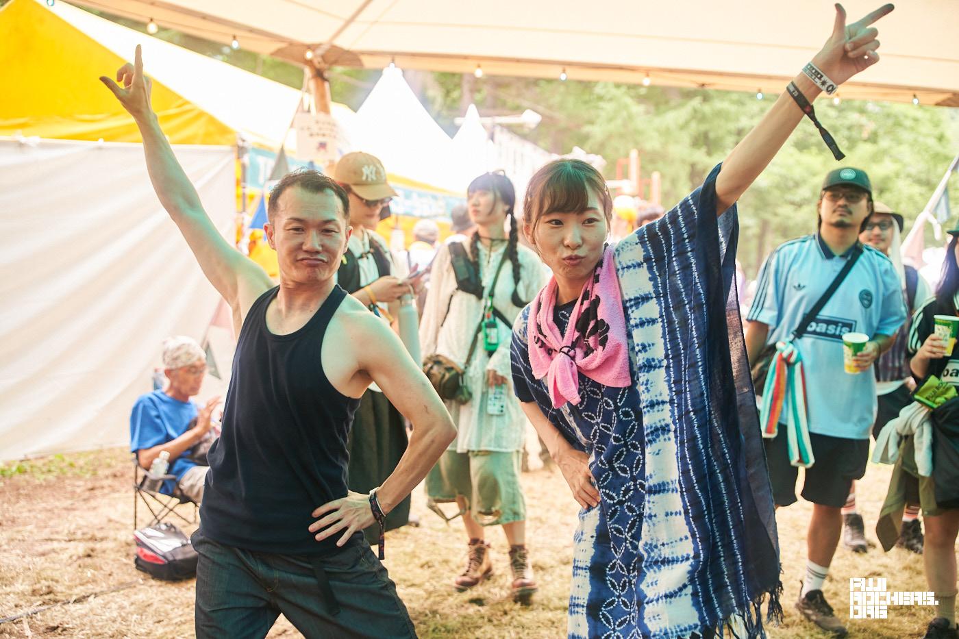 銀河で踊る人々