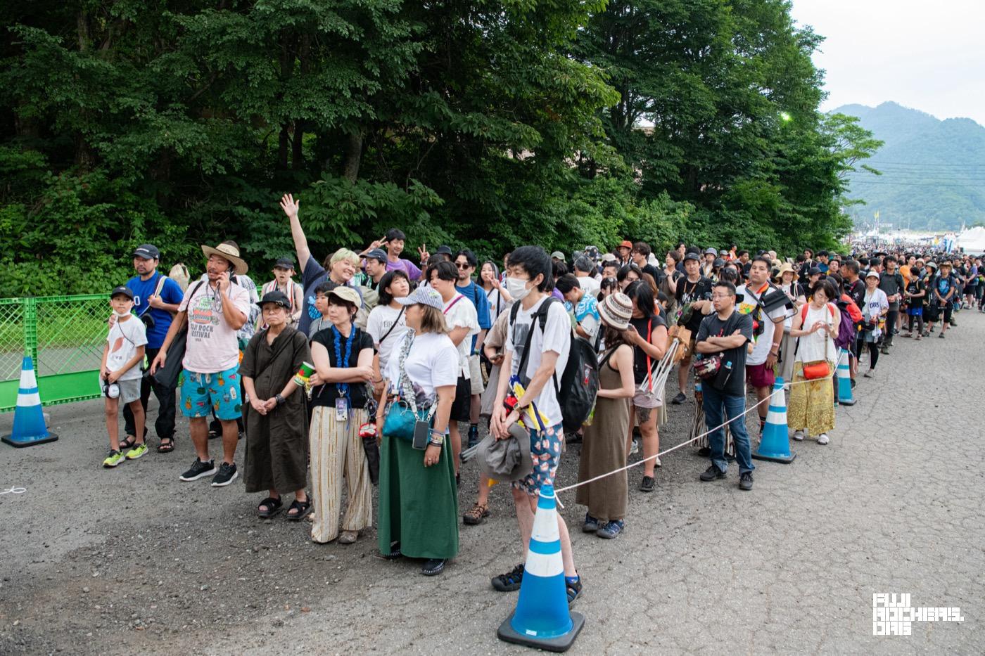 入場！