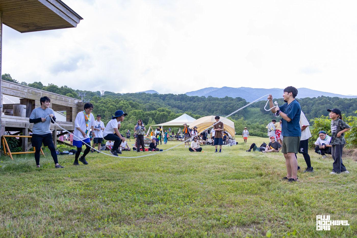 SkyGrassで大縄飛びを！