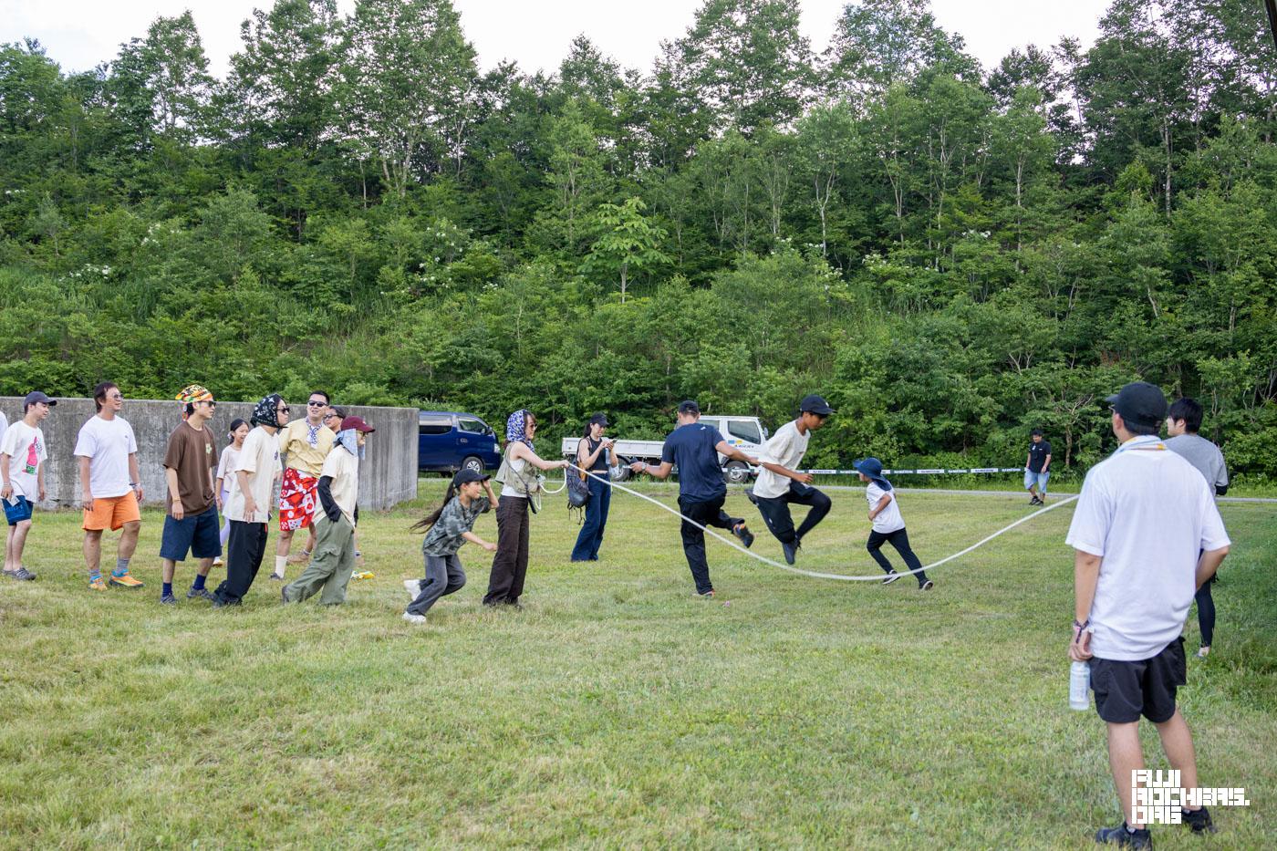 SkyGrassで大縄飛びを！