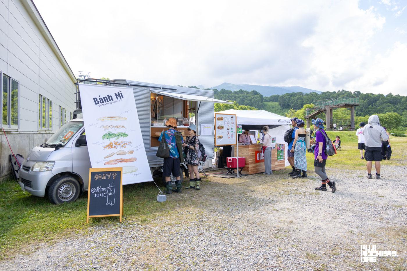 ベーシックバインミーと自家製いちごソーダ