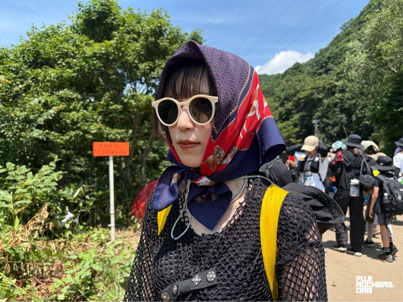 mont-bellのリュックとSALOMONのスニーカー