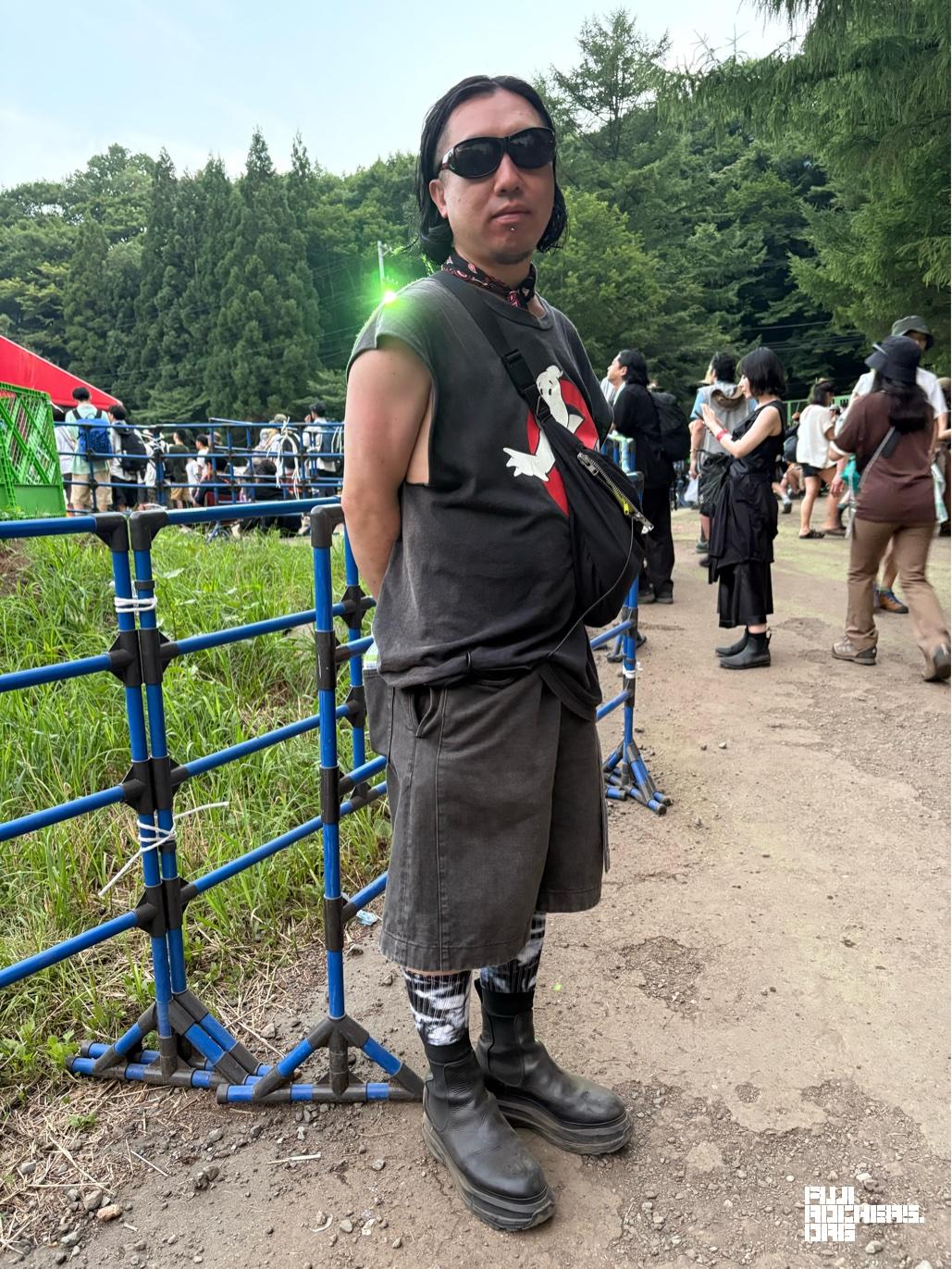 Tシャツプリントとミニバンダナの色をコーディネート