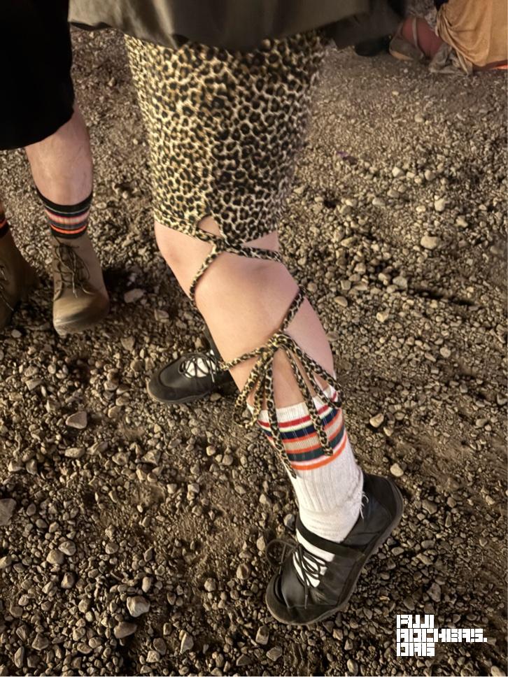 jouetieのパンツ、ファミリーマートの靴下、GUのサンダル
