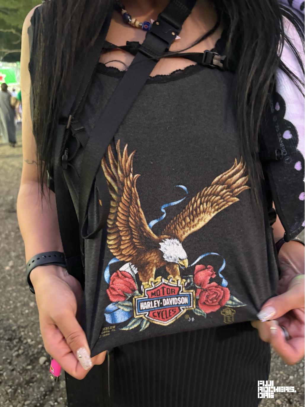 Harley-Davidsonのタンクトップと、NIKEのスカート
