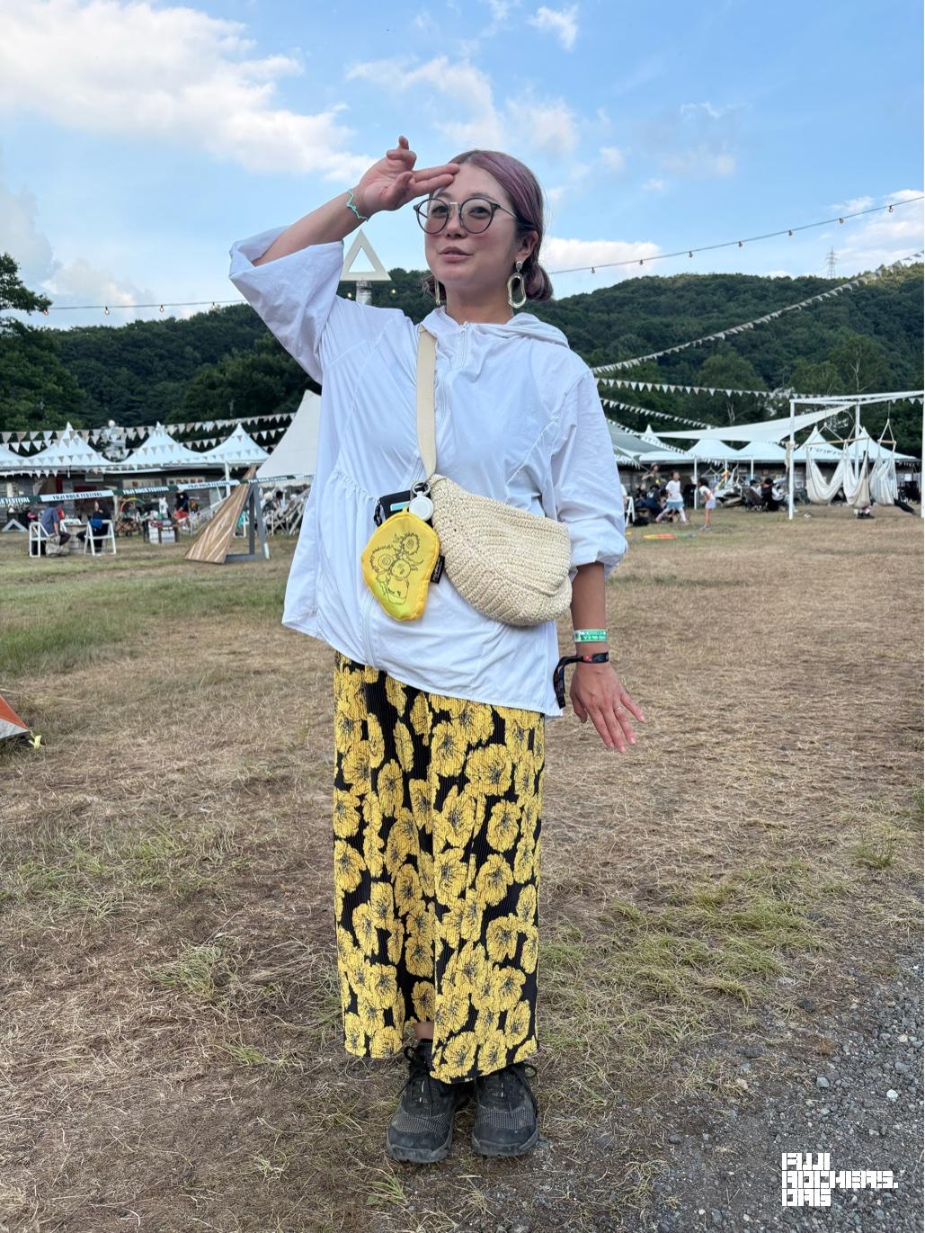 KiUのサコッシュ、帽子、ショートパンツ