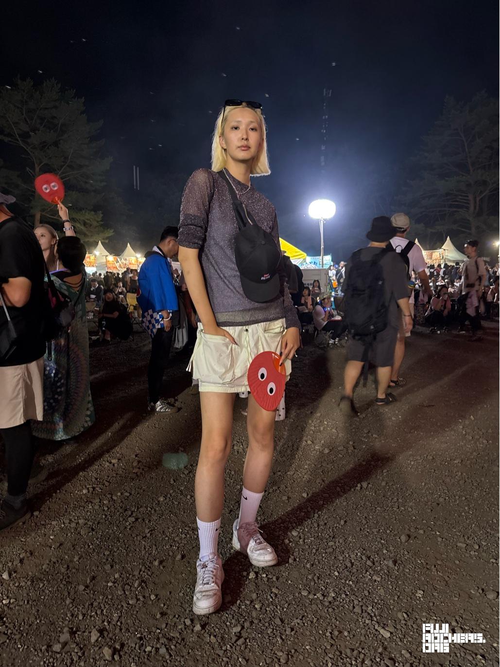 クールな光を放つシアートップス