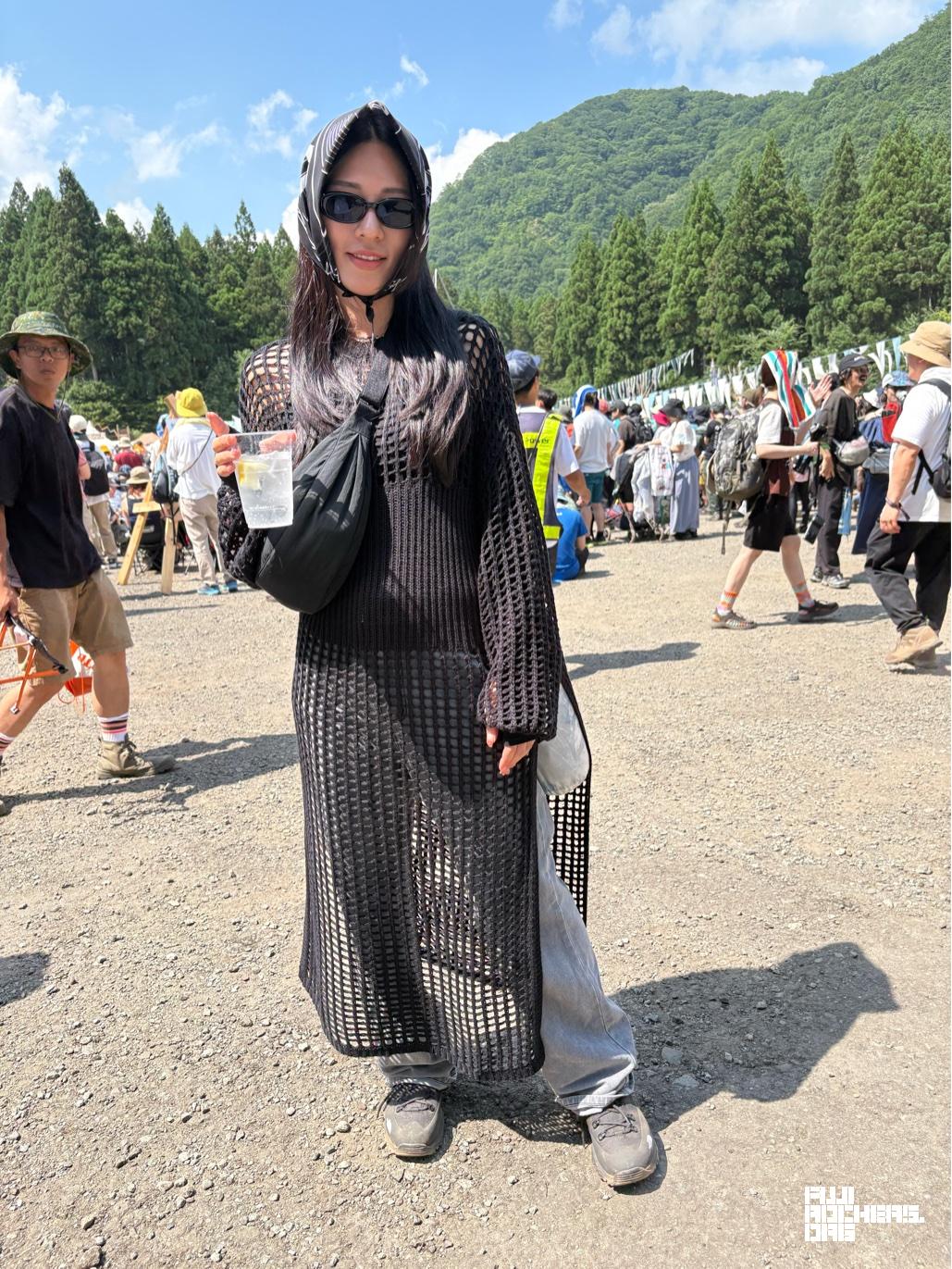 THE NORTH FACEの靴と、SHEINのサングラス