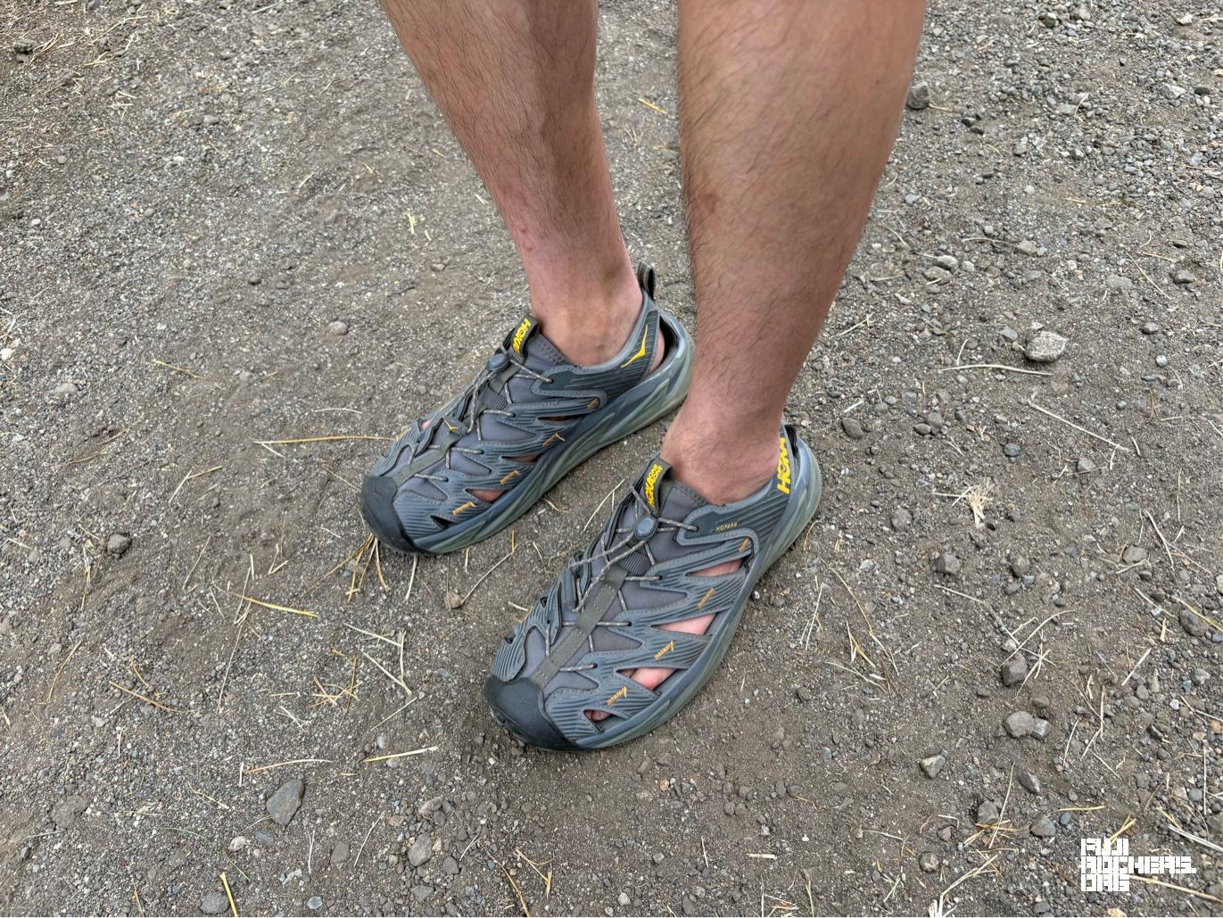 HOKAのスニーカー
