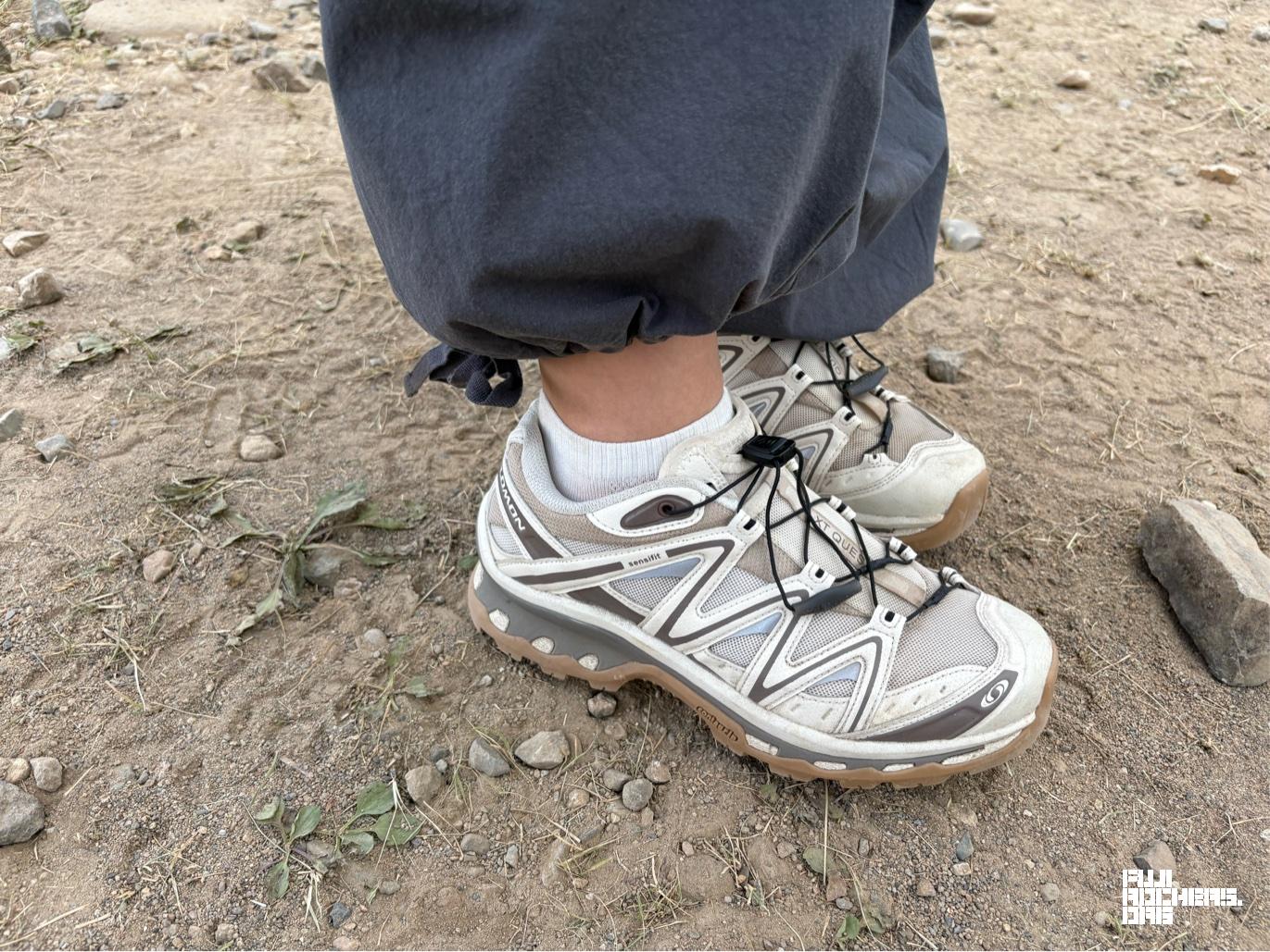 SALOMONのスニーカー
