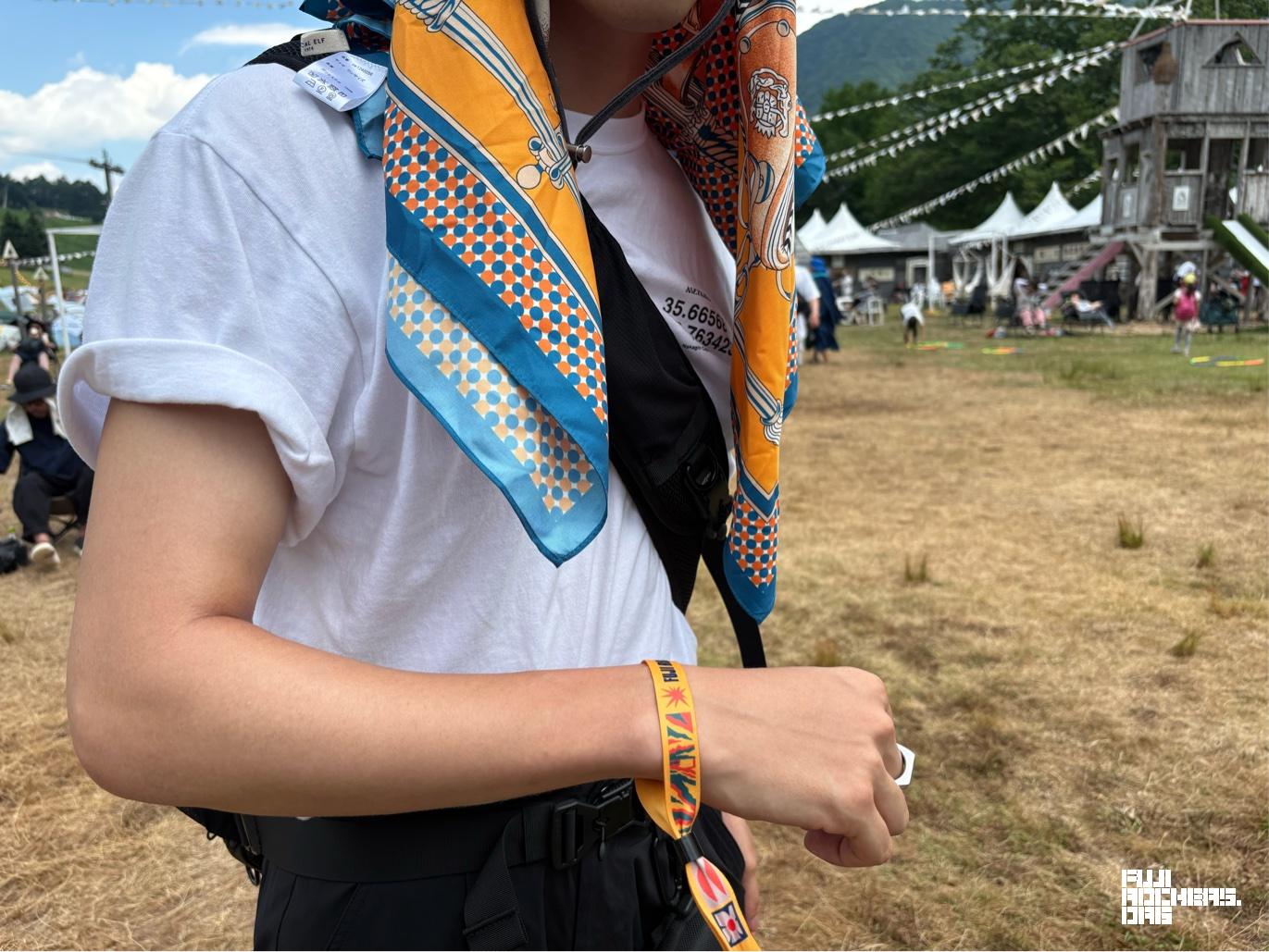 オークリーのショルダーバッグ
