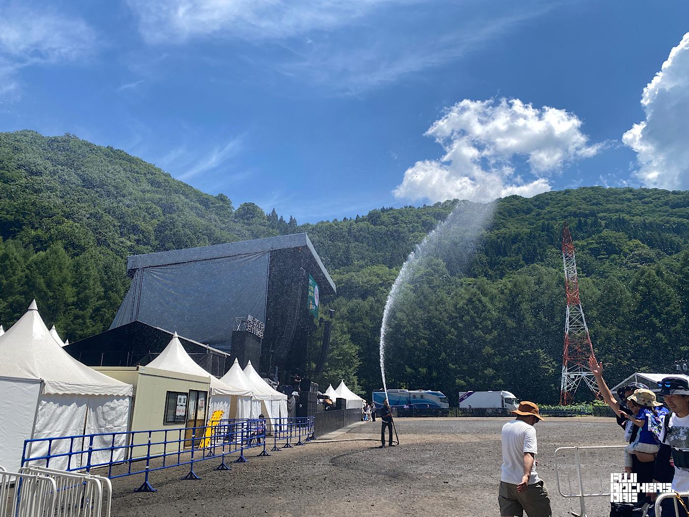 WHITE STAGE大放水中！