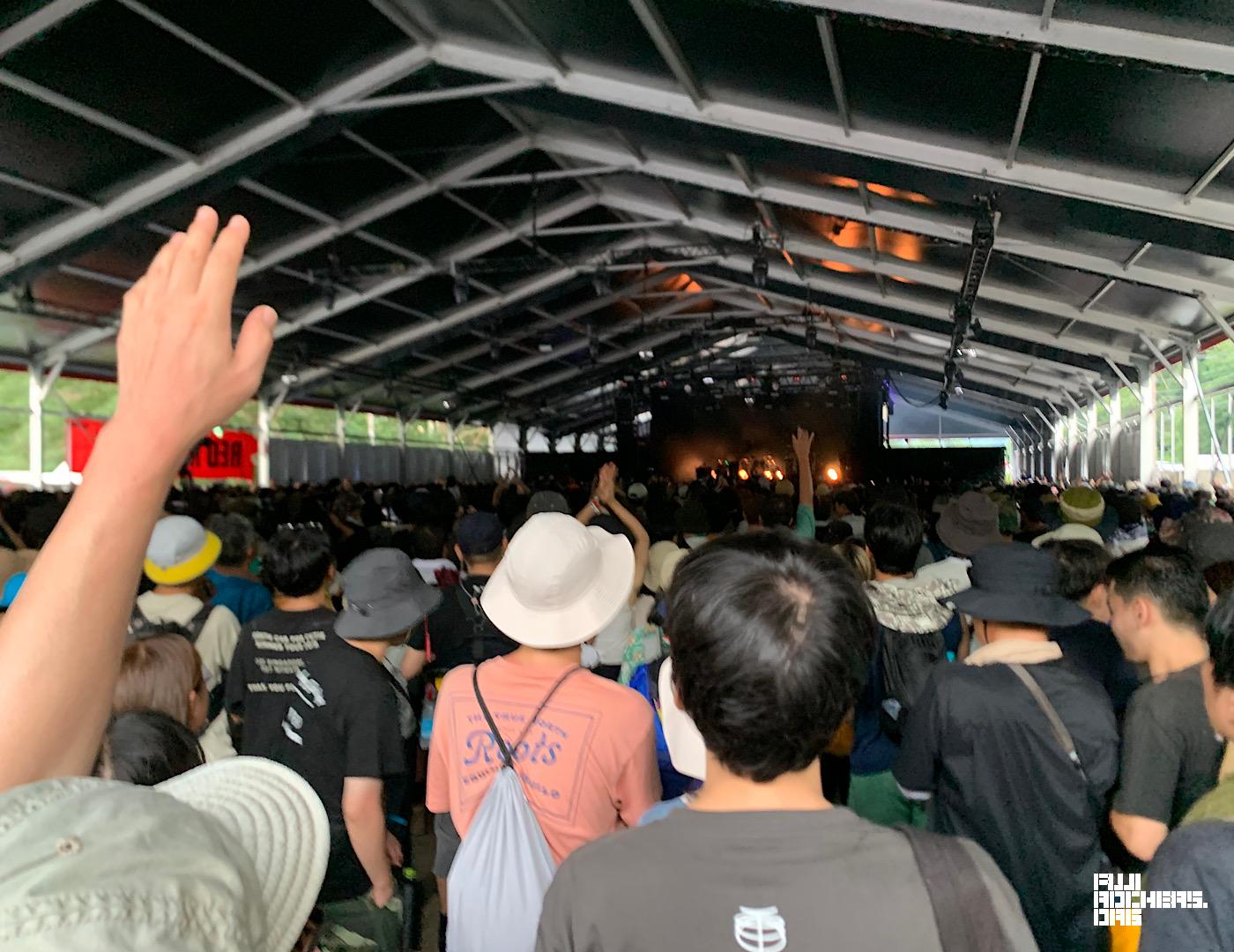 kanekoayano、大歓声で開始