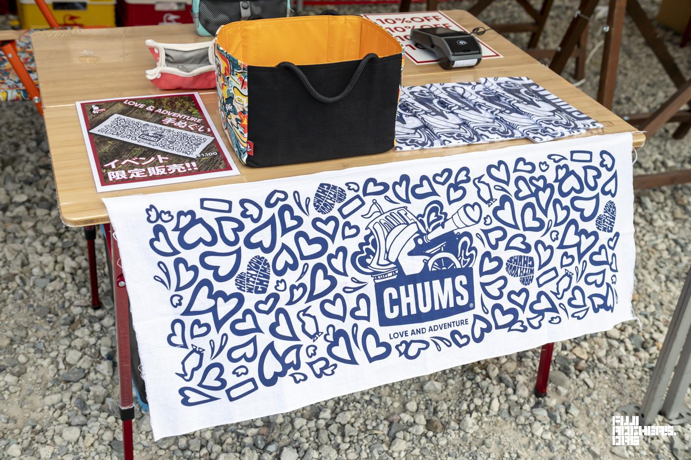 キャンプサイトのCHUMSブース