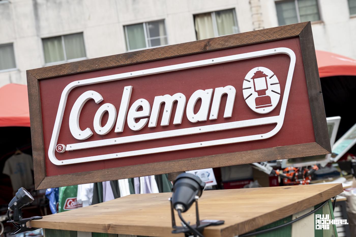 キャンプサイトのColemanブース