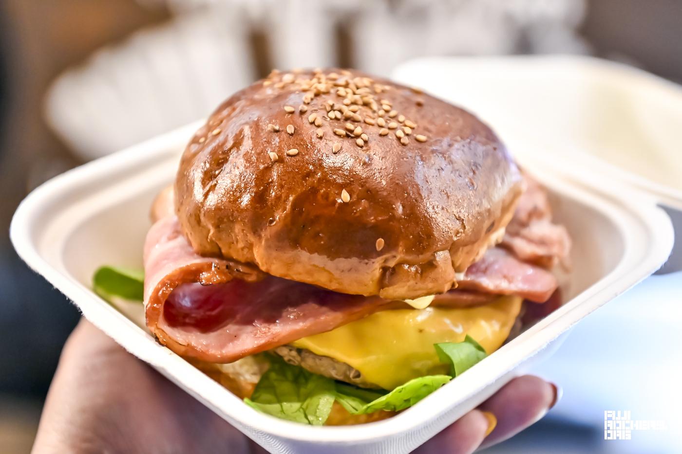 ベーコンチーズバーガー（フレンチフライ付き）