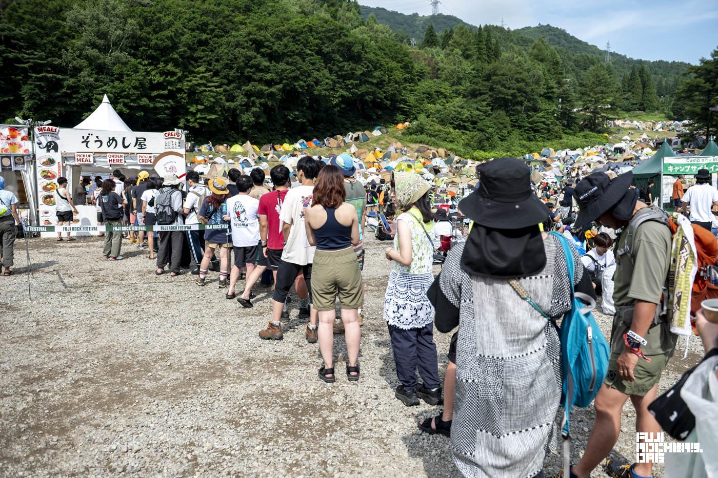 ３日目の朝、8:40の行列