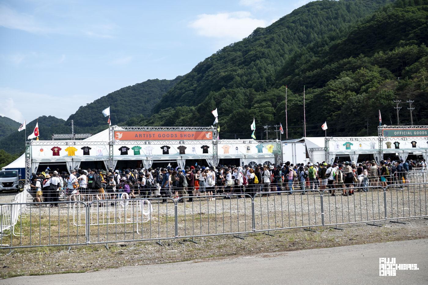 ３日目の朝、8:40の行列