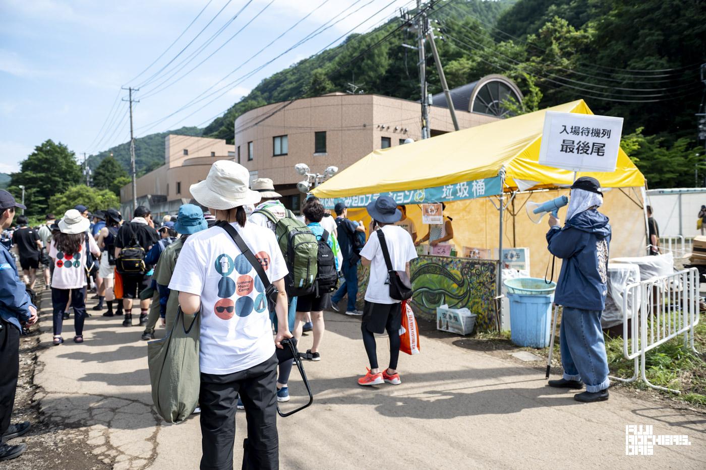 ３日目、入場ゲートオープン待機列