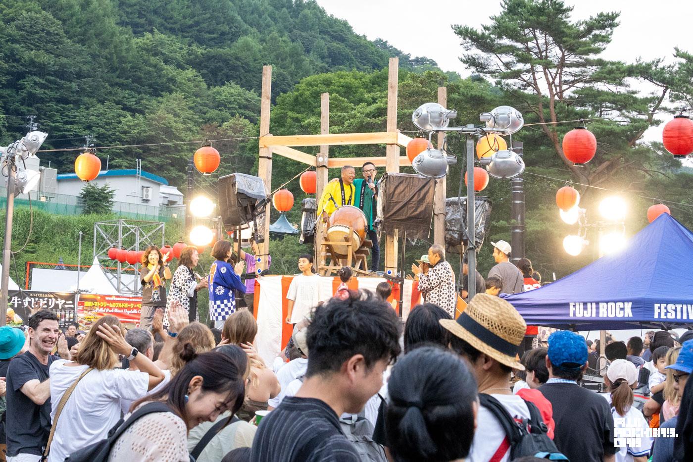 盆踊り会場はオアシス